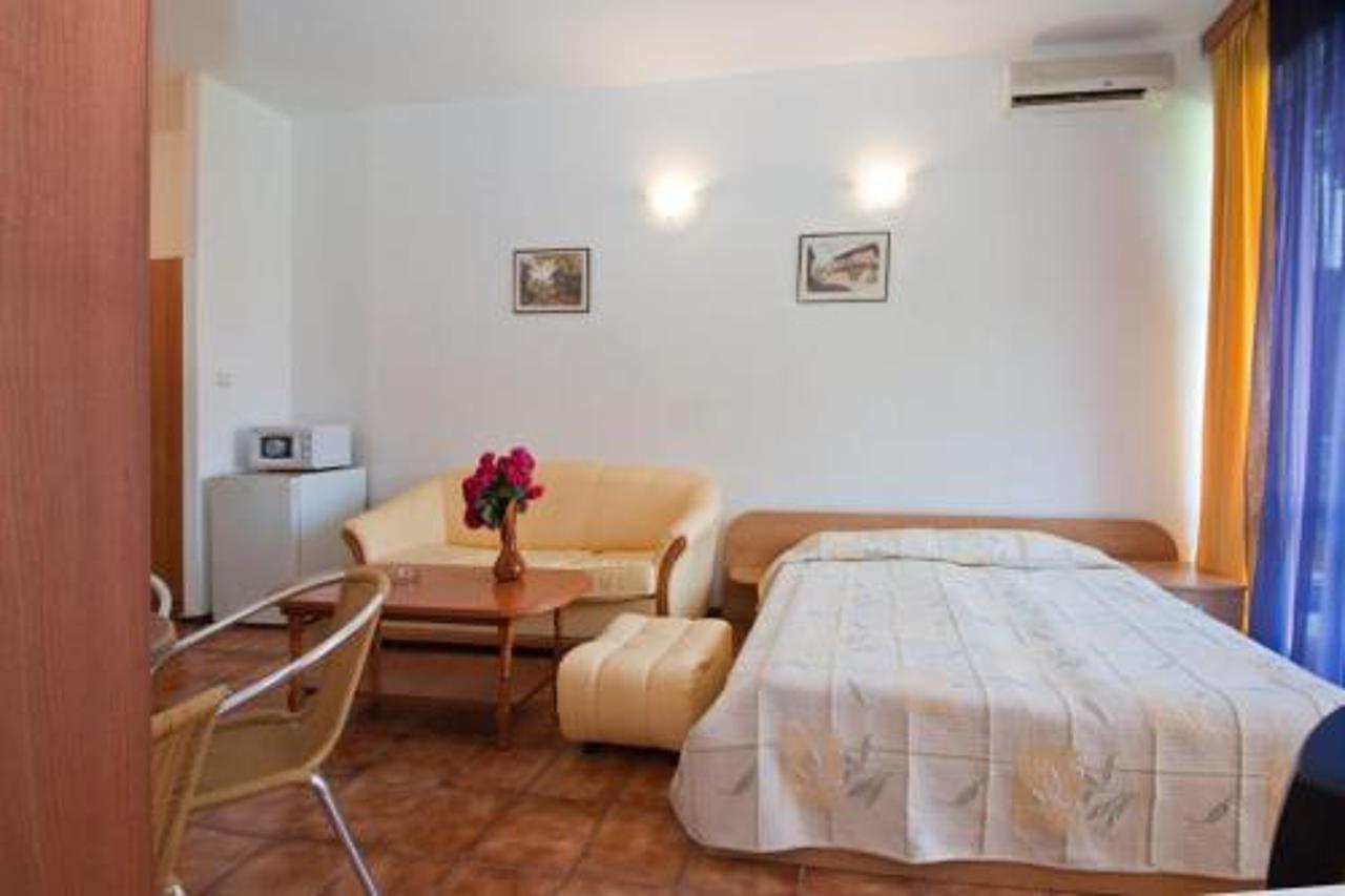 Regina Hotel Slăntjev Brjag Exteriör bild