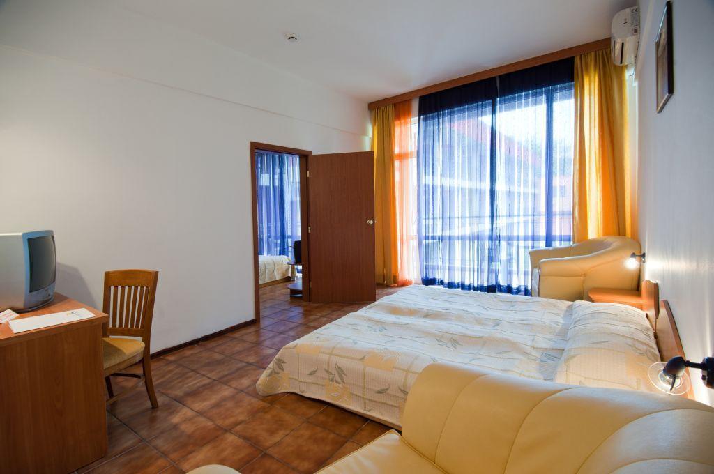 Regina Hotel Slăntjev Brjag Rum bild